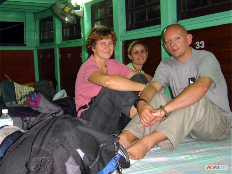 Con Mariangela e Franca sul traghetto notturno tra Surat Thani e Koh Tao